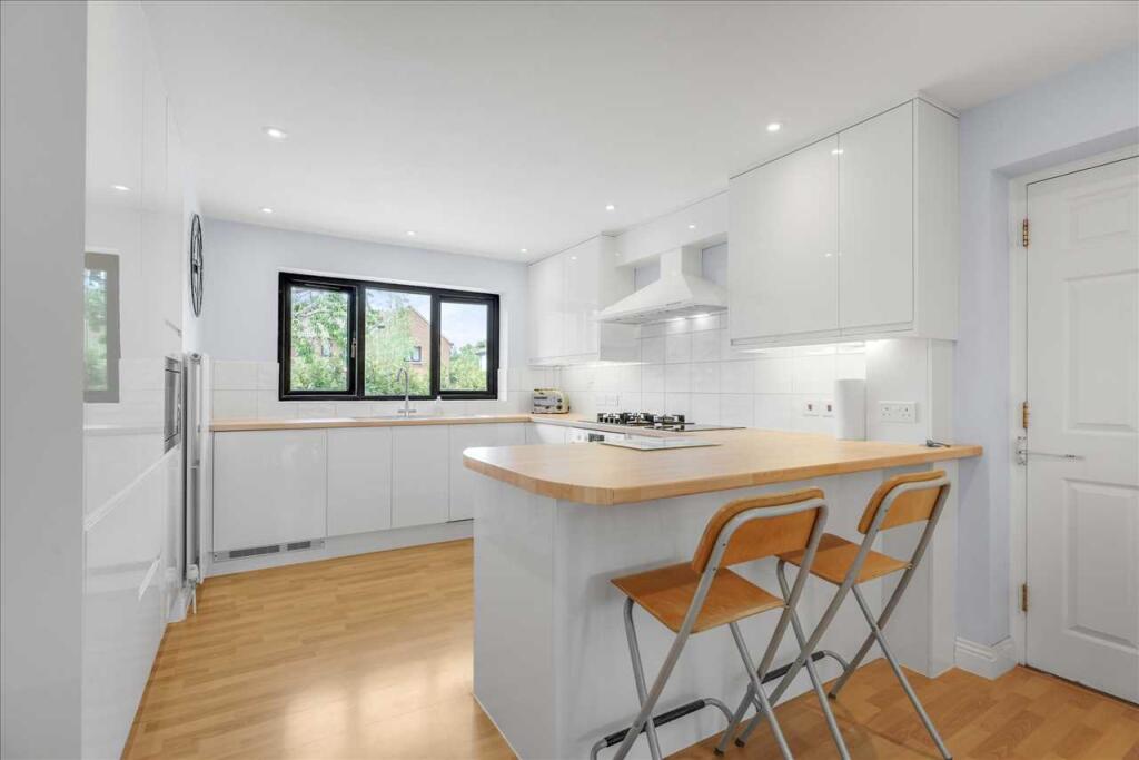 House in Stony Stratford, City of Milton Keynes - View 2