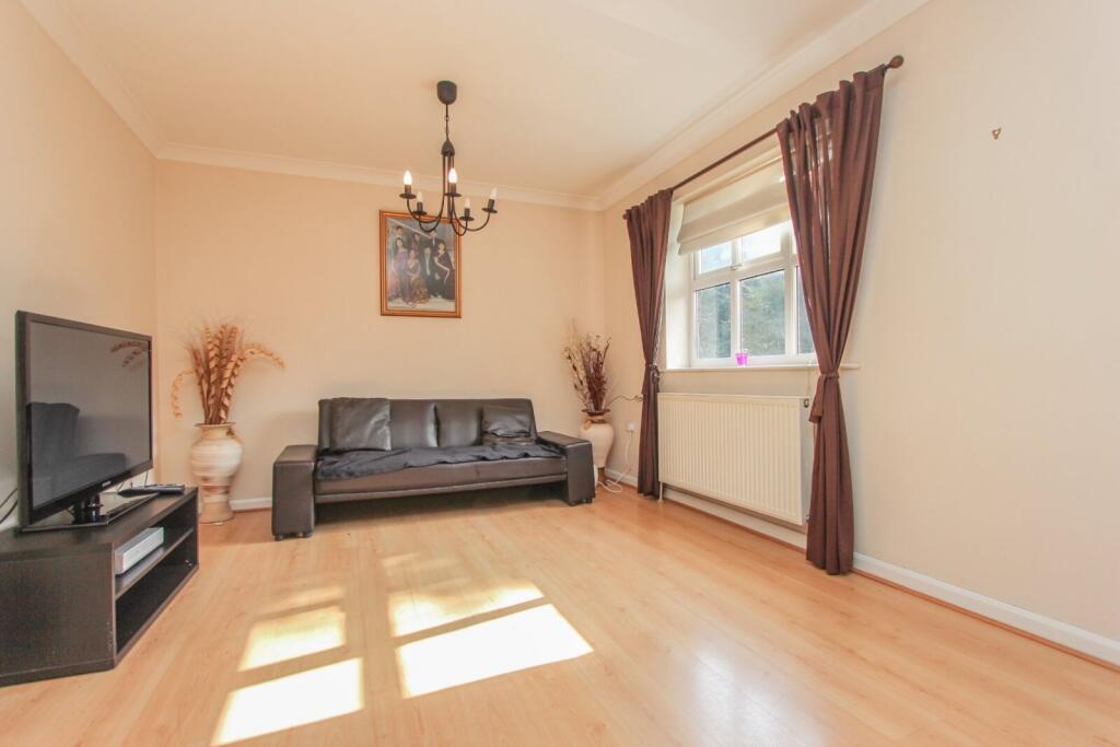 Apartment in Watford - View 2