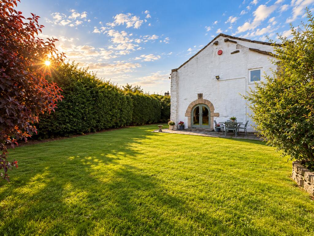 House in Calderdale, Blackshaw - More