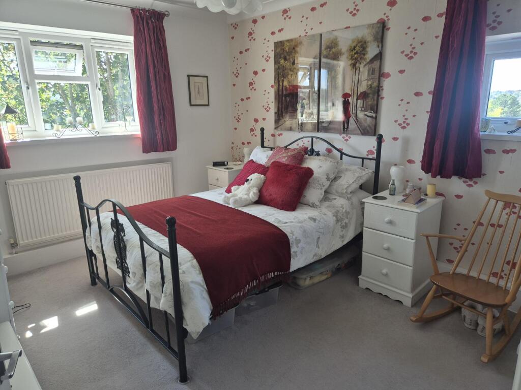 House in Croydon - View 3