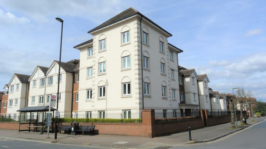2-bed other on Parkland Grove, Ashford, £220,000