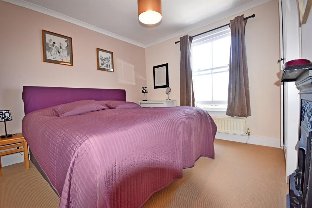 House in Portsmouth - More