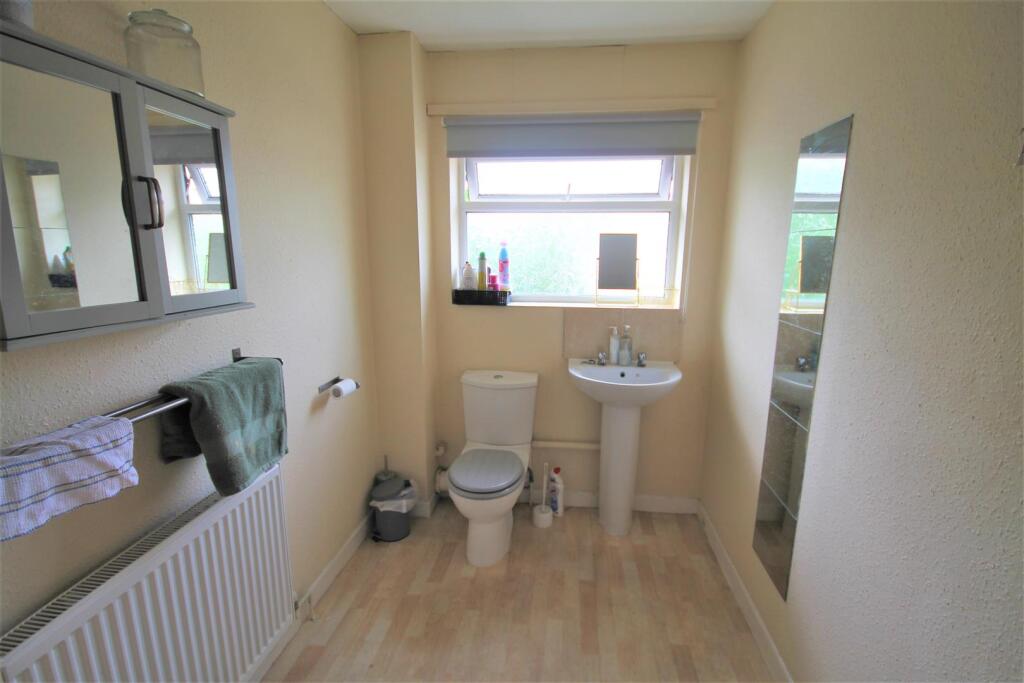 5 bedroom semi-detached house for rent