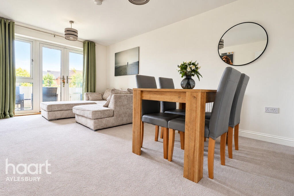 Apartment in Hemel Hempstead - View 2