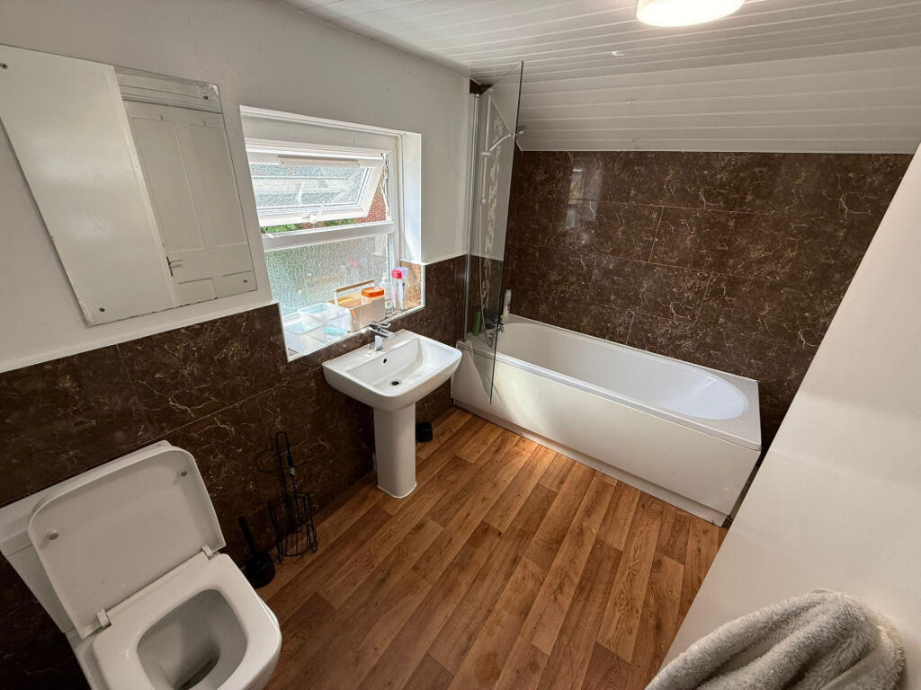 House in Manchester, Greater Manchester - More