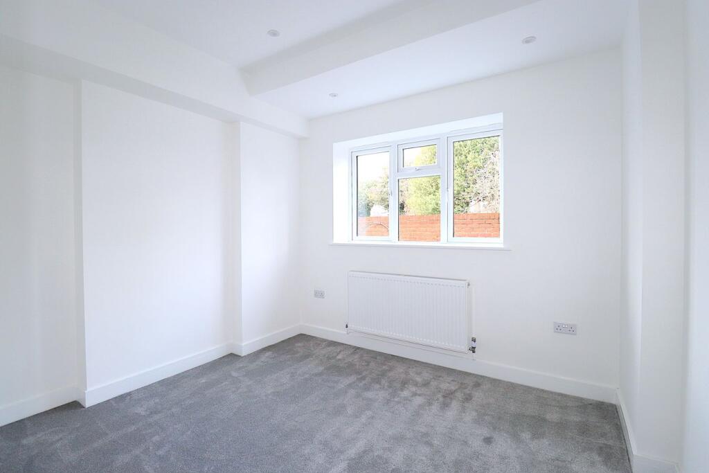 Apartment in Rushmoor, Cove West Heath, The Crescent - More