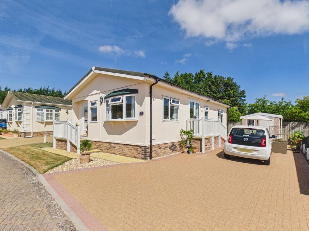2-bed caravan on  Peterstow, Ross-on-Wye, HR9, £195,000