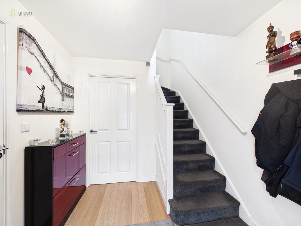 Horseshoe Crescent, Great Barr, B43 photo 4