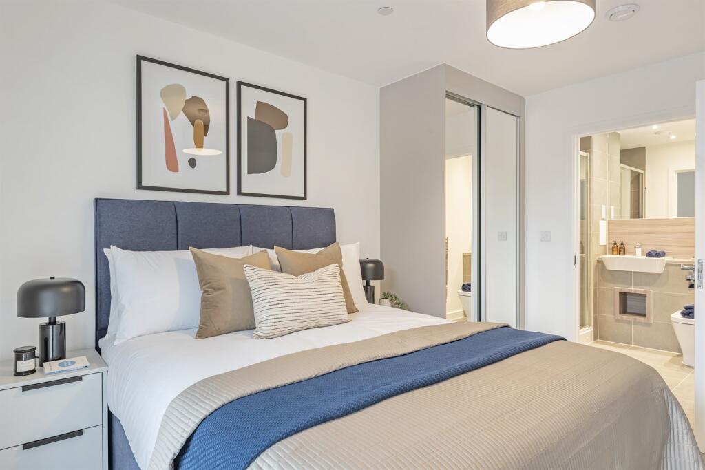 Apartment in Romford - View 3