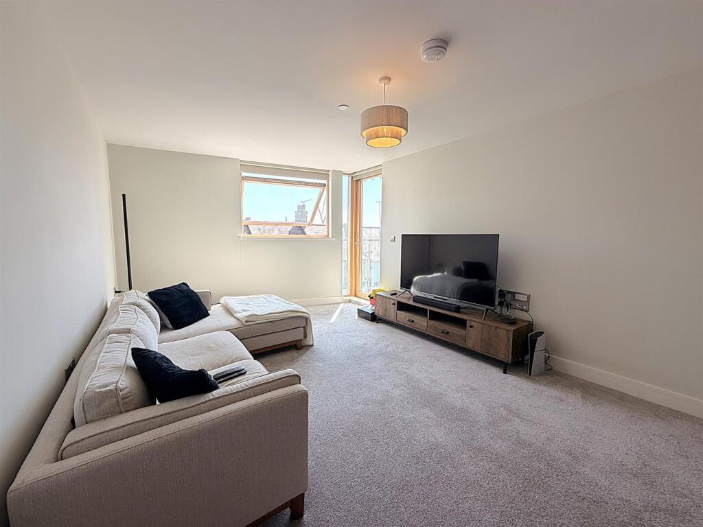 Apartment in Southend-on-Sea, Leigh-on-Sea - View 3