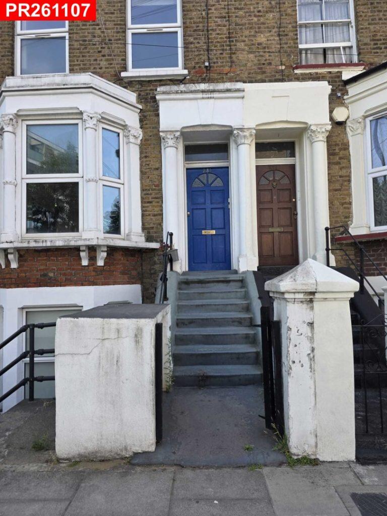 Main image of property: Kilburn – 2 Bedrooms Flat