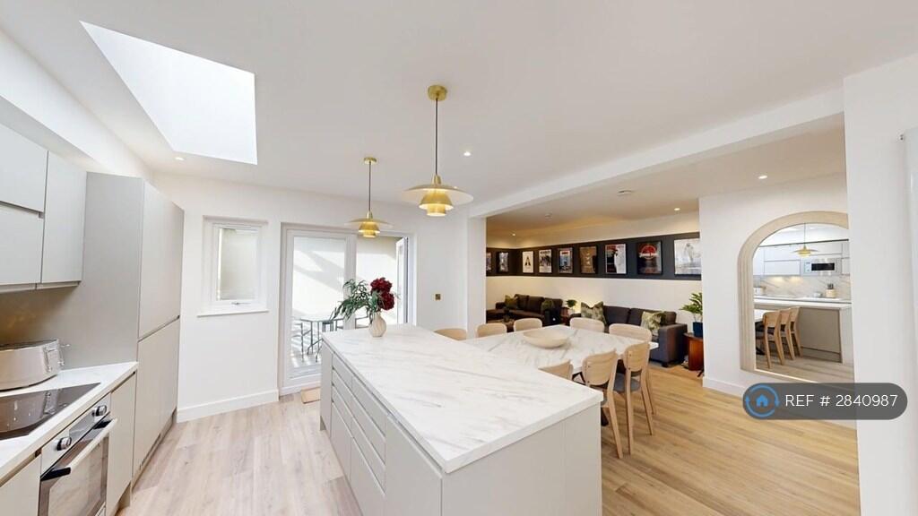 Main image of property: High St, Gosport, PO12