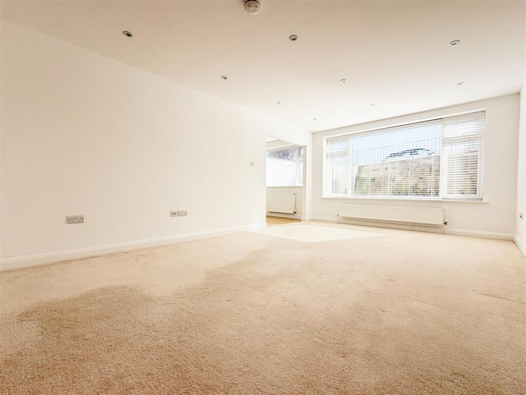 Apartment in Eastbourne, East Sussex - More