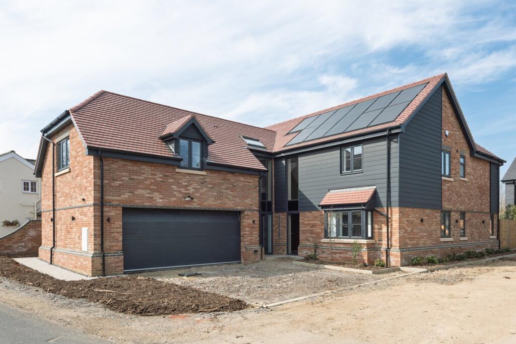 5-bed detached on Silver End Road, Haynes, Bedfordshire, MK45, £975,000