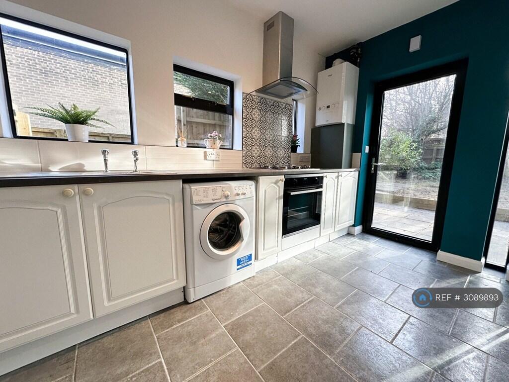 Apartment in Newcastle upon Tyne - View 4