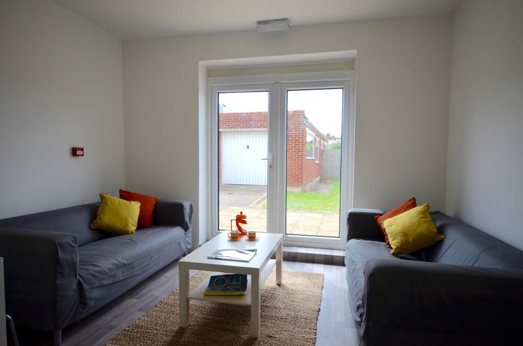 Main image of property: Room 7, 51 Elizabeth Way, CB4 1DB