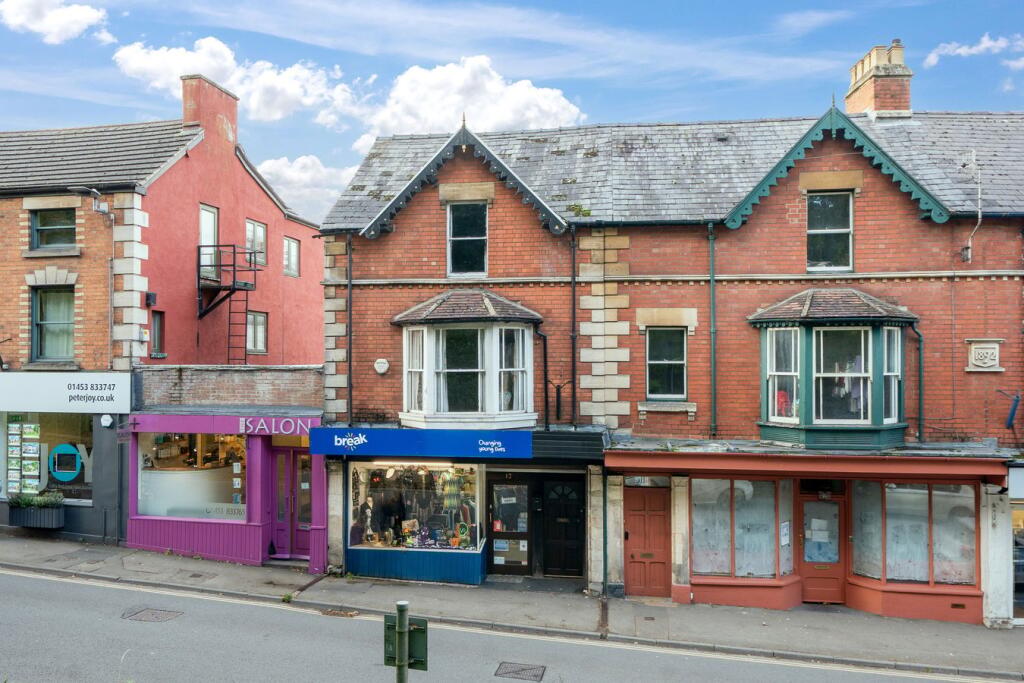 2-bed flat on Fountain Street, Nailsworth, GL6, £150,000
