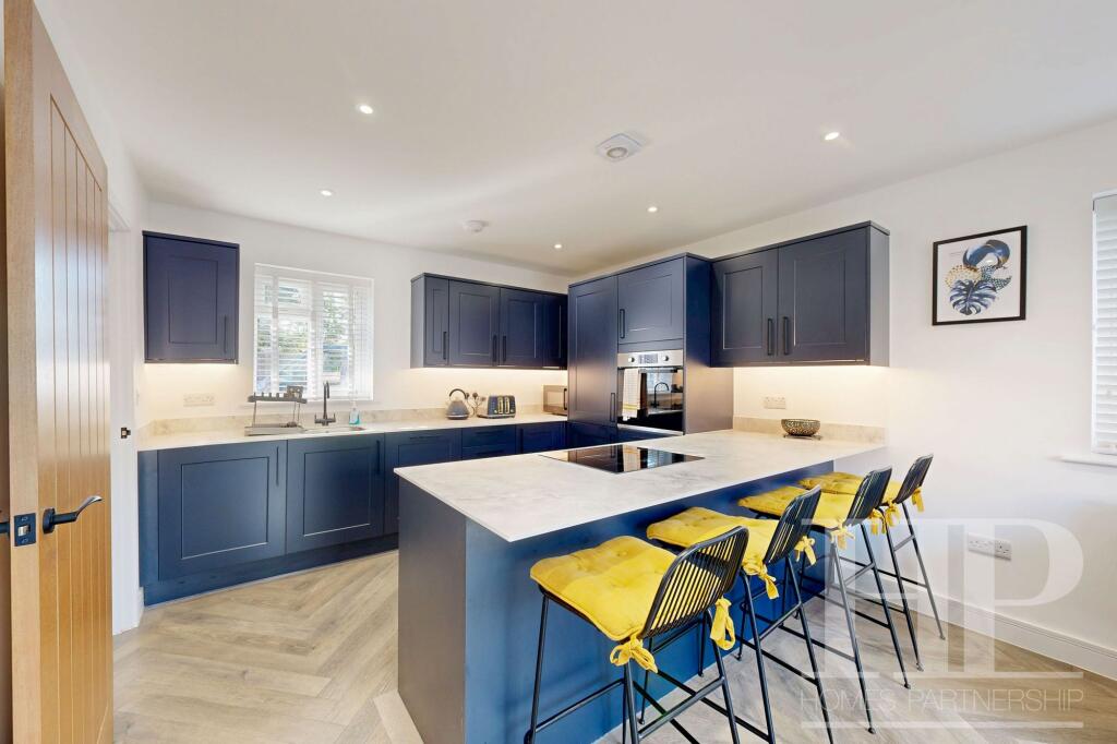 House in Horsham, Roffey, North Horsham - More