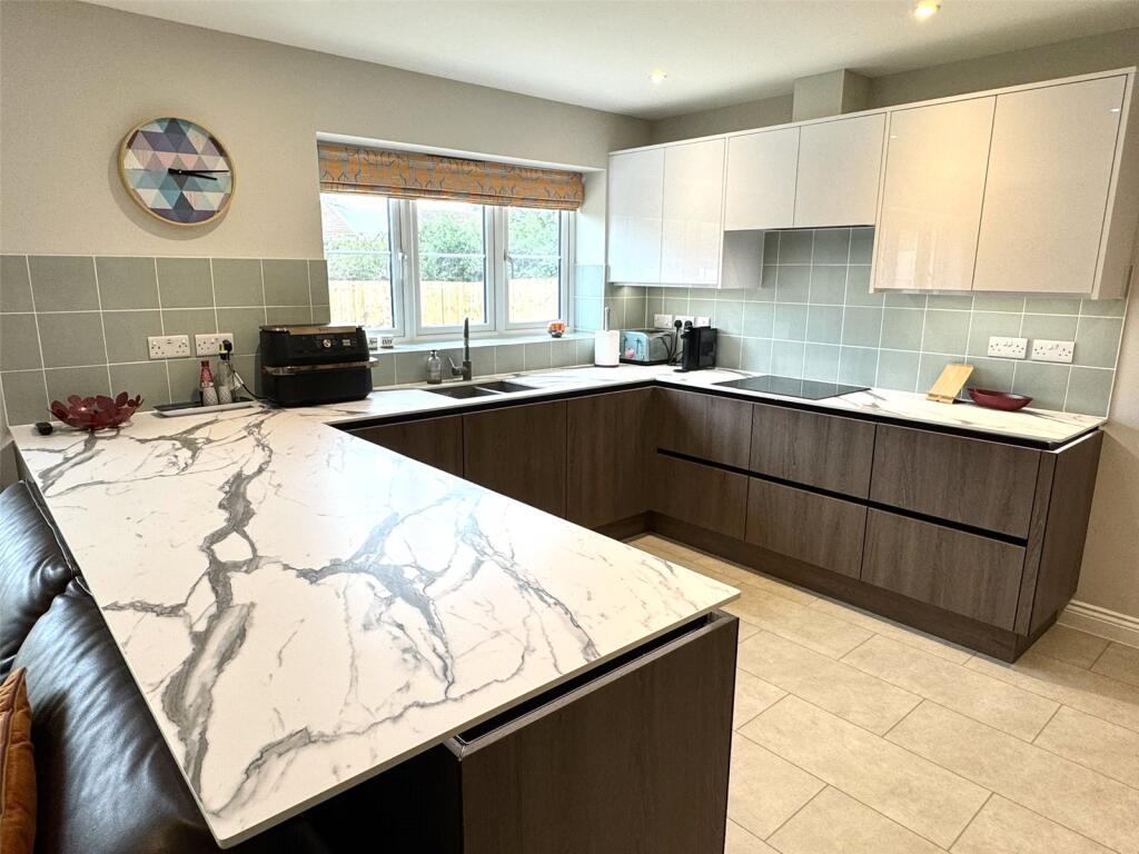 House in Taunton - View 5