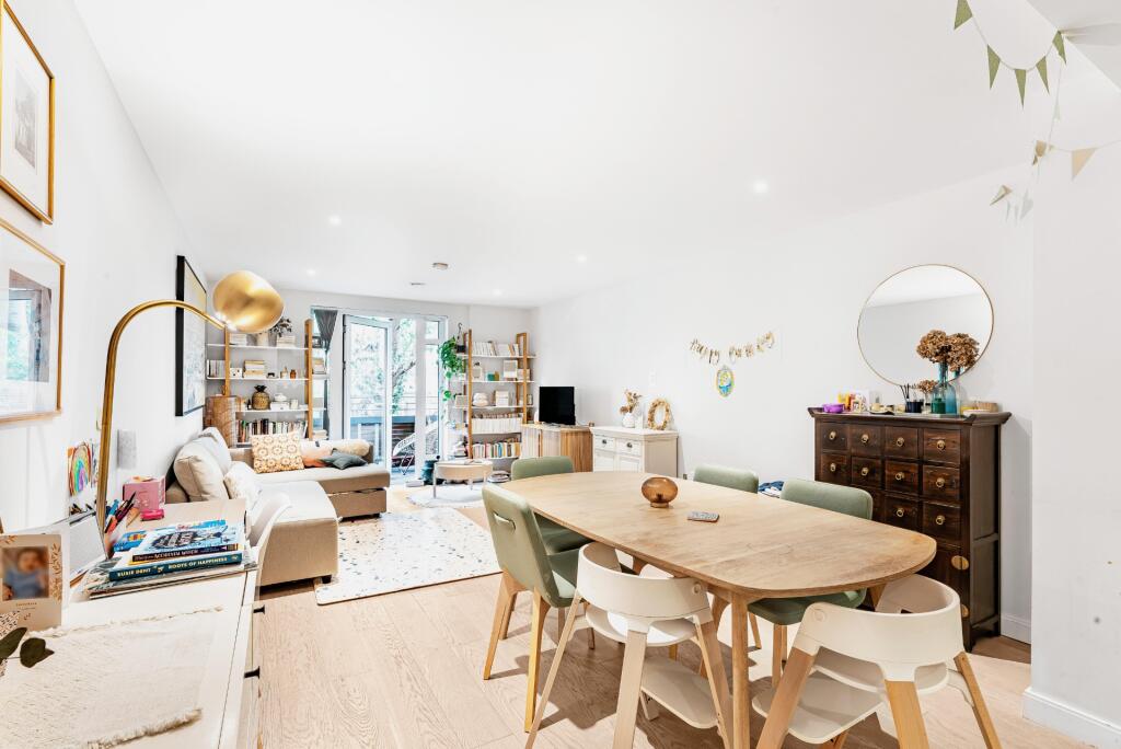 Main image of property: Merchant Building, Wharf Road, London, N1