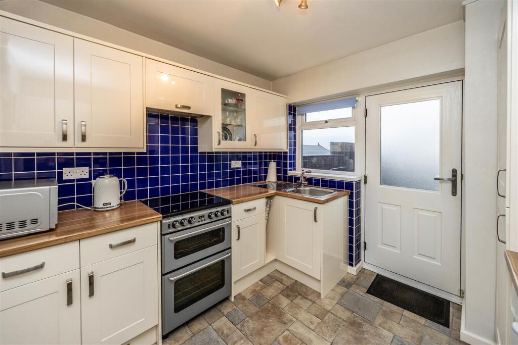 House in Bradford, West Yorkshire - View 4