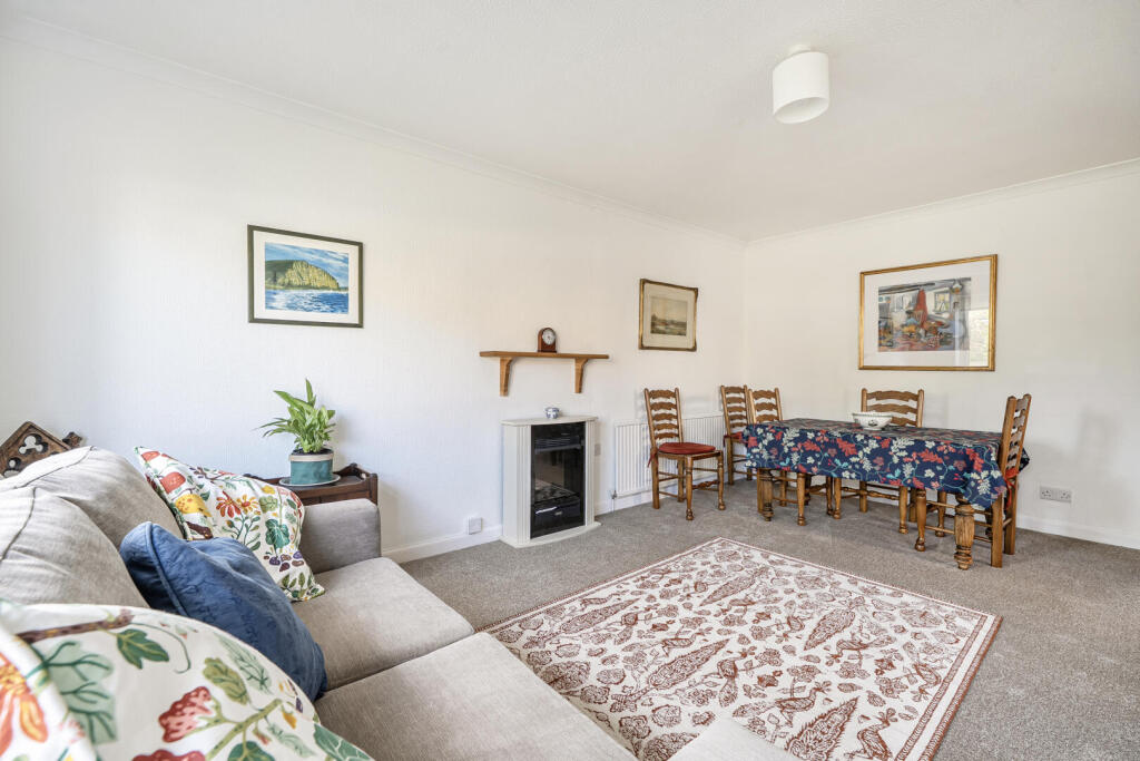 23, Fosseway Close, Axminster photo 3