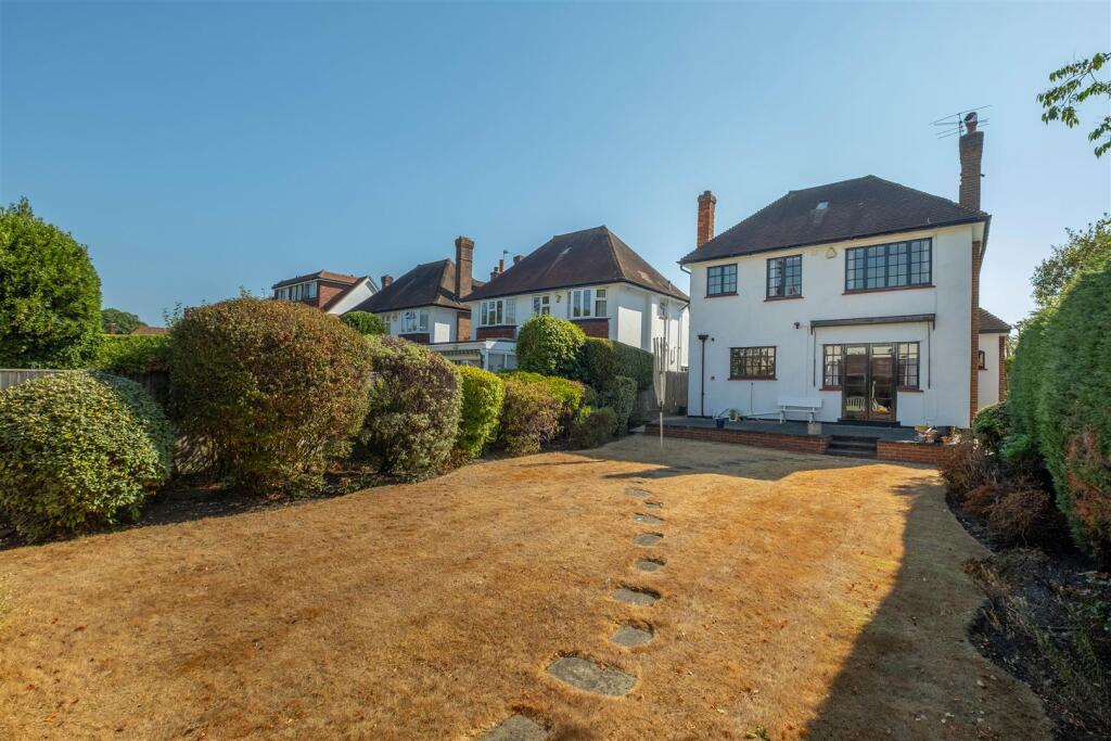 House in Kingston upon Thames - More