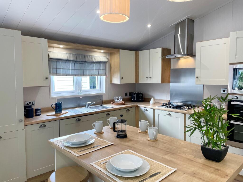House in East Suffolk, Corton - More