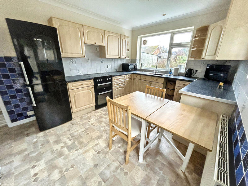 Brasenose Avenue, Gorleston photo 3