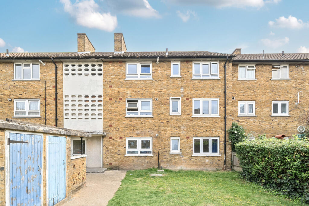2-bed flat on Brookside Close, South Harrow, Harrow, £280,000