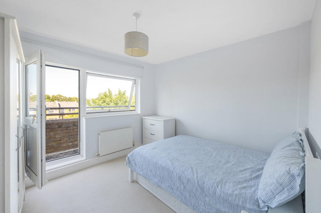 Apartment in London - More