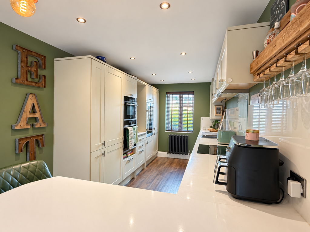 House in Hollywood, Wythall - More