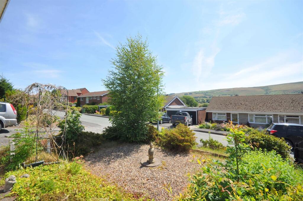 Hazelmere Close, Rhayader photo 2