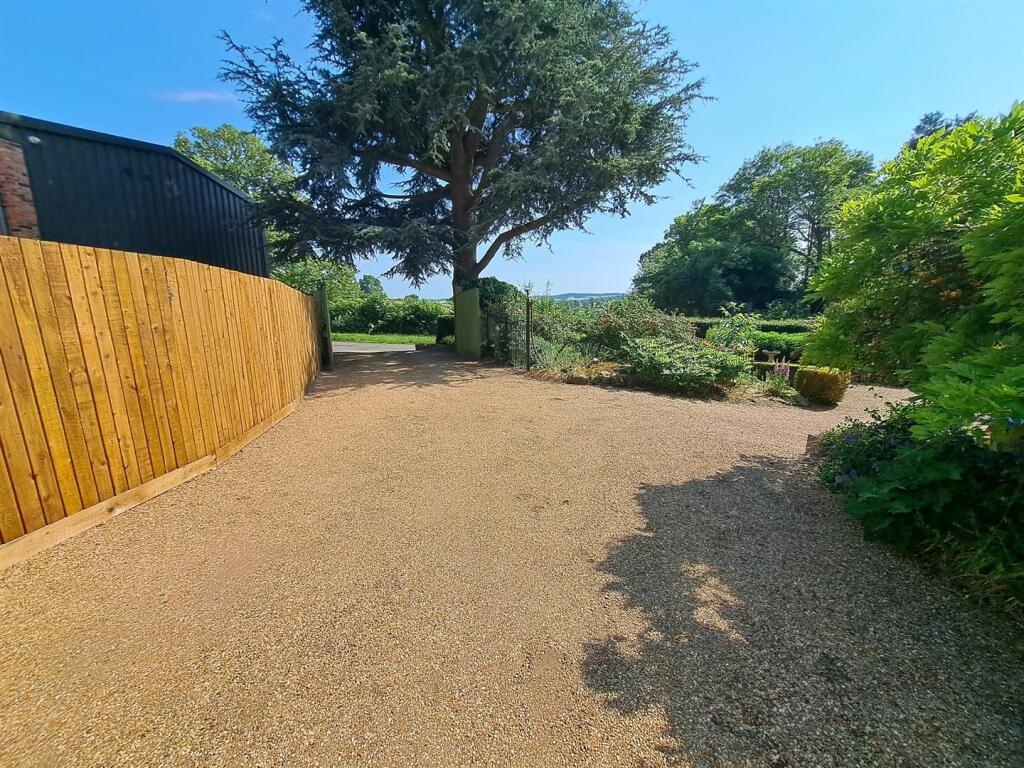 Hollowell Road, Creaton, Northampton, NN6 photo 2