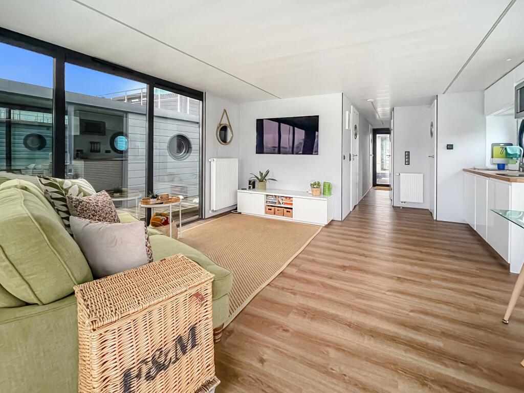 Apartment in Brighton - View 5
