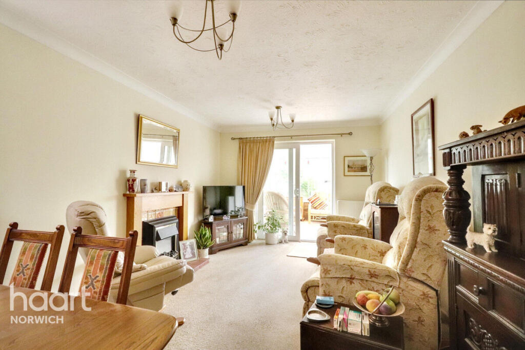 3-bed bungalow on Valley Gardens, North Walsham, £280,000