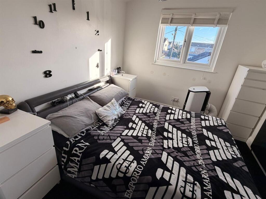 House in Castle Point, Canvey Island - More