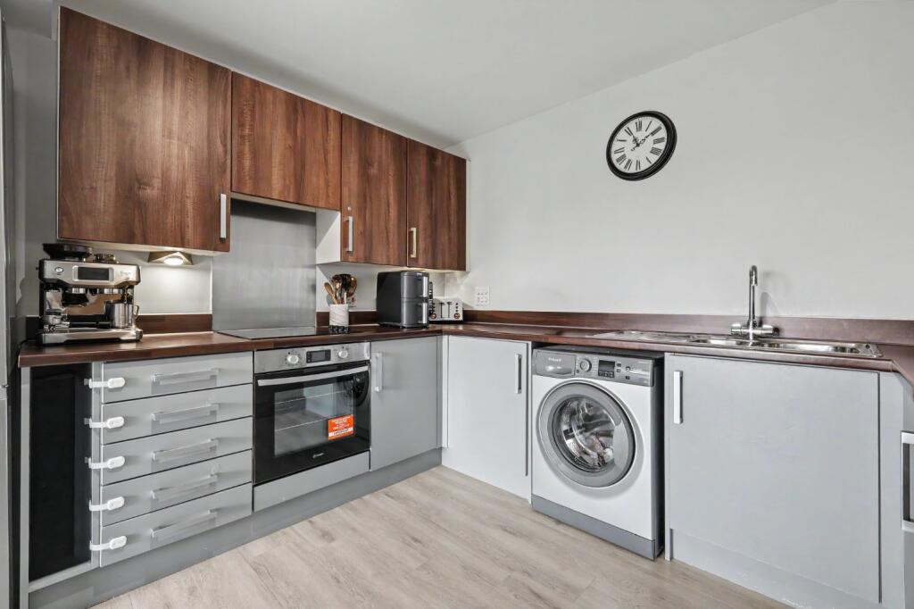 Apartment in Southend-on-Sea - View 4