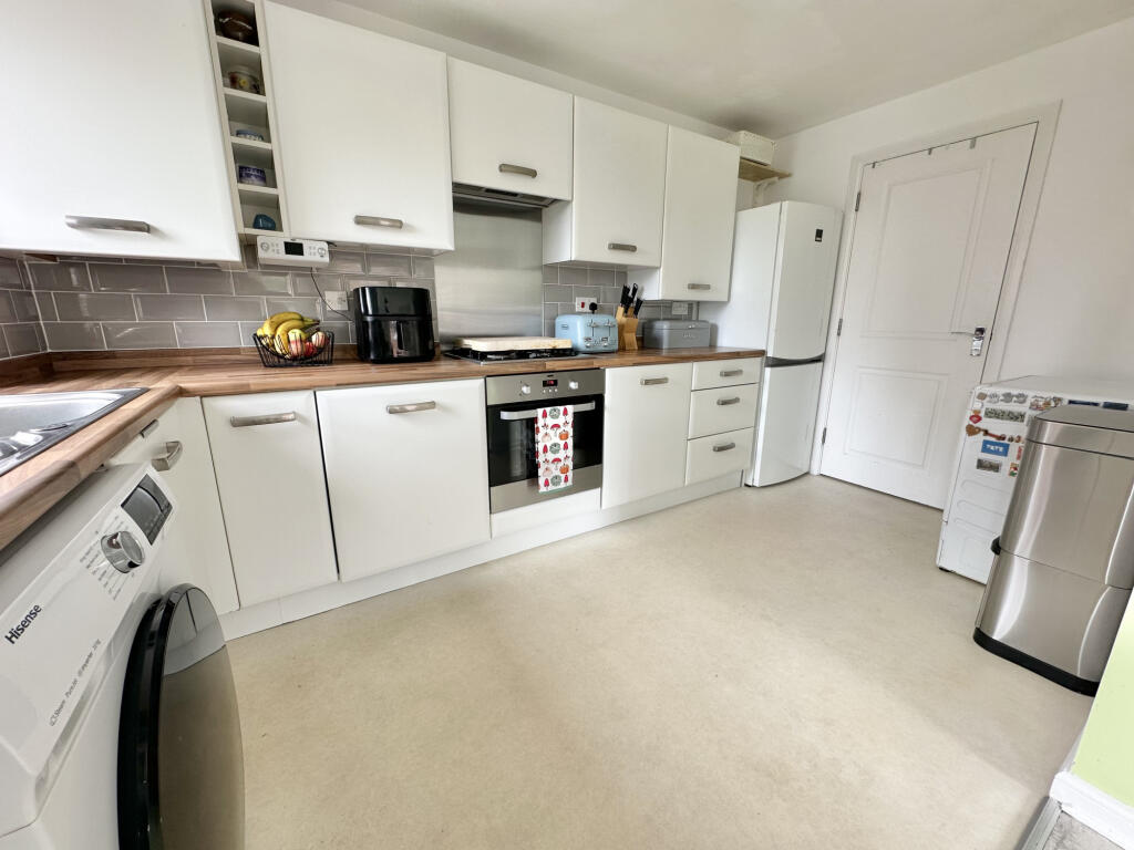 Hawthorn Drive,  Thornton, FY5 photo 3