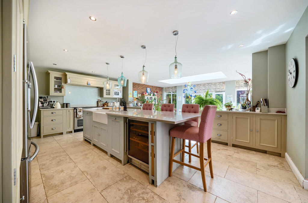 St. Nicolas Lane, Chislehurst, Kent, BR7 photo 5