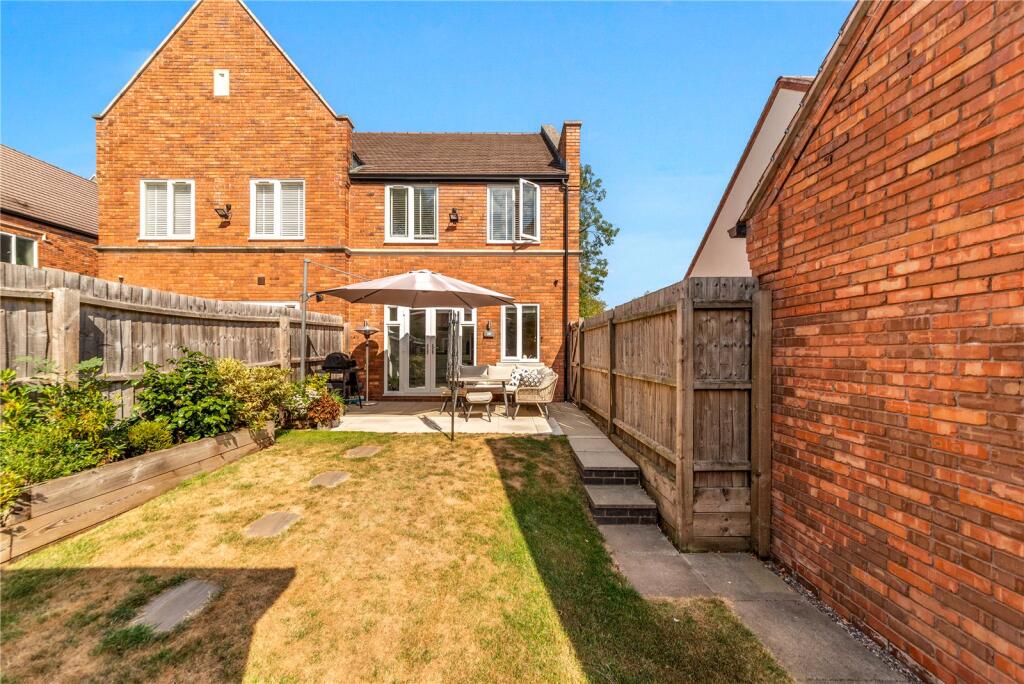 House in Redditch, Worcestershire - View 4