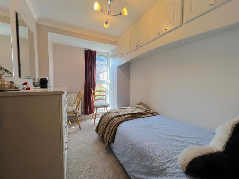 Apartment in Guildford, Surrey - More