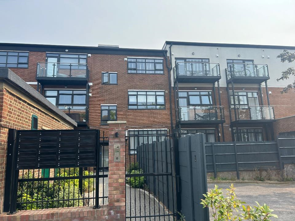 Apartment in Harrow - More