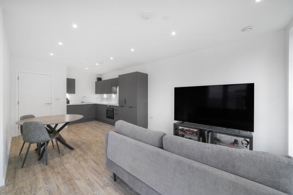 Apartment in Harrow - View 5
