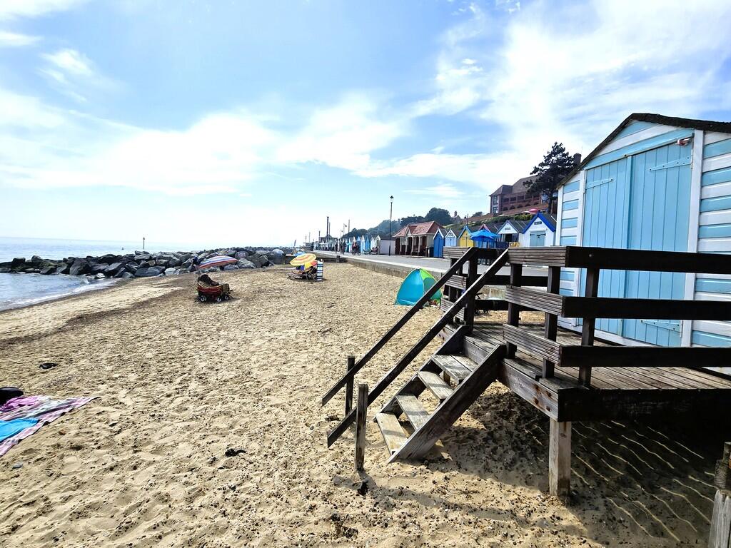 Adjacent Undercliff Road East, Felixstowe photo 3
