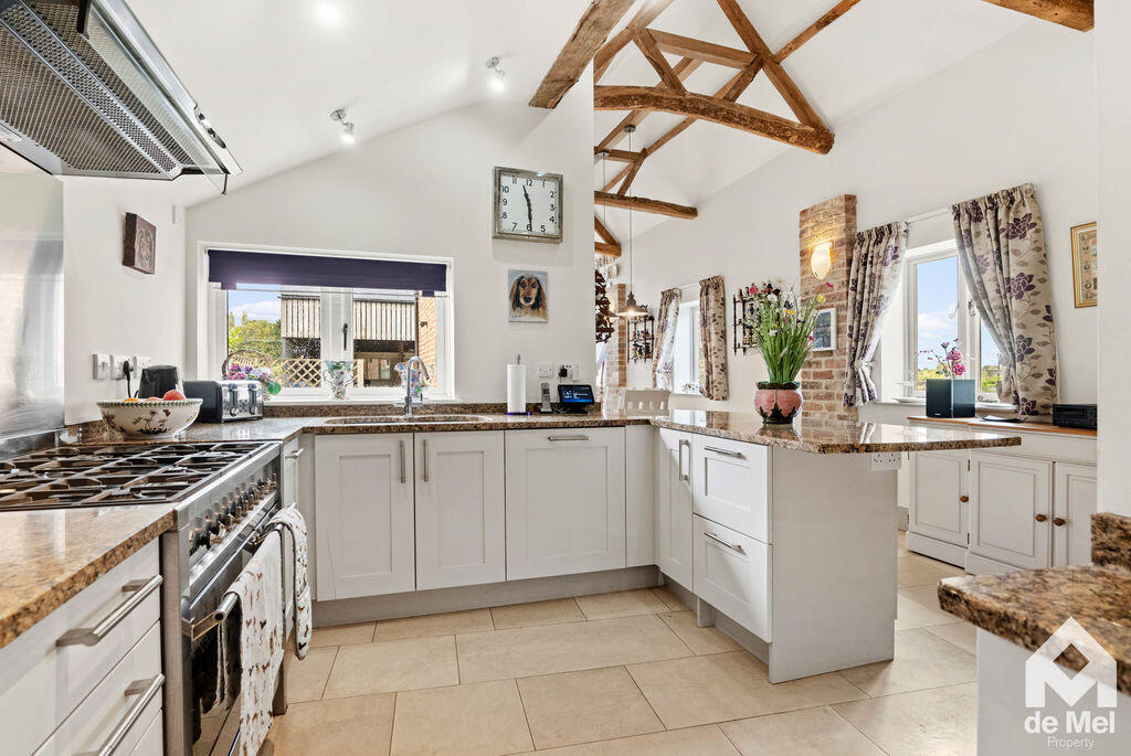 House in Gloucester - View 5