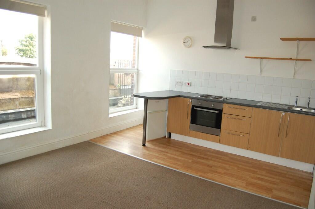 Flat Lounge/Kitchen