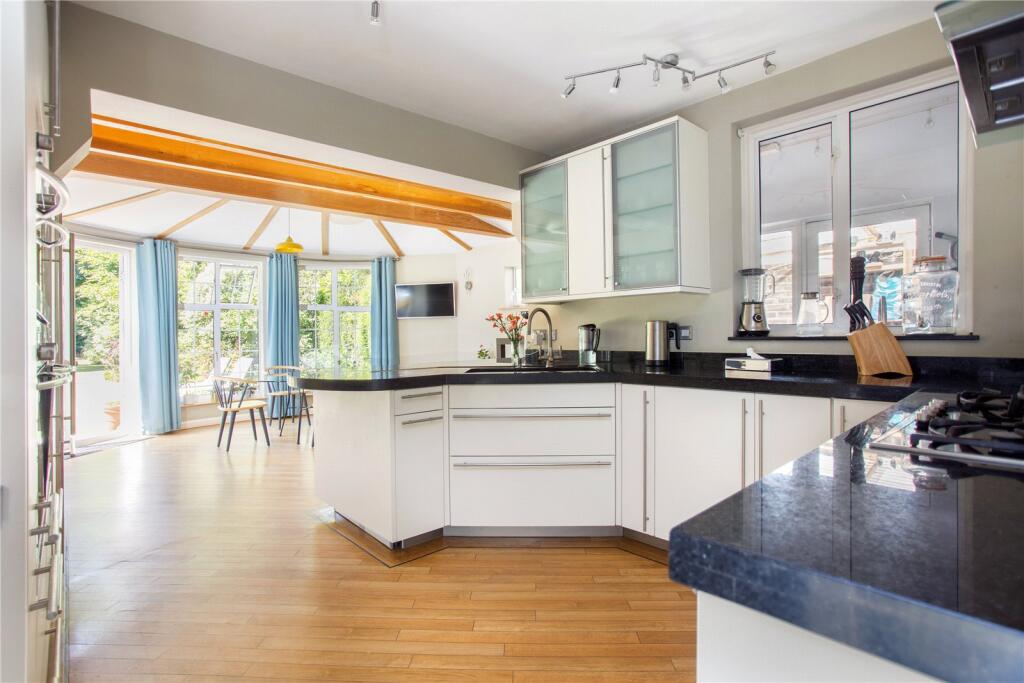 Whyteleafe Road, Caterham, CR3 photo 4