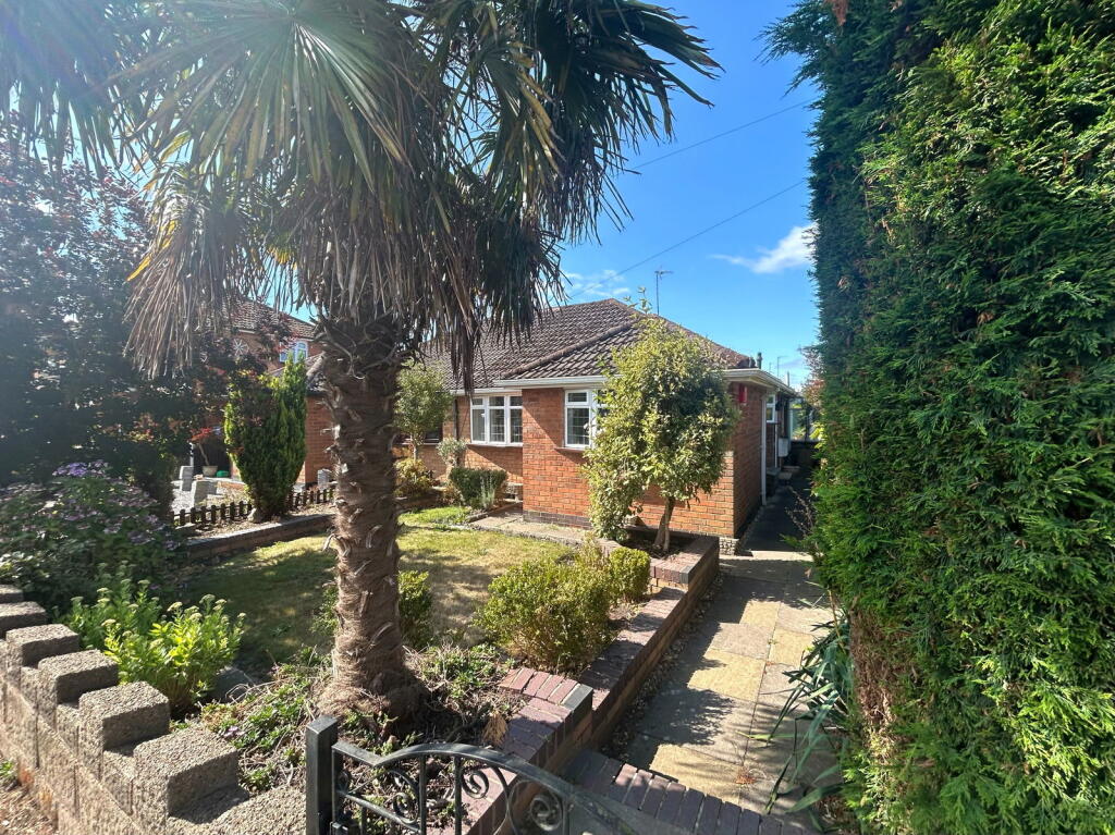 3-bed semi-detached on Manor Drive, Lower Gornal, £279,950