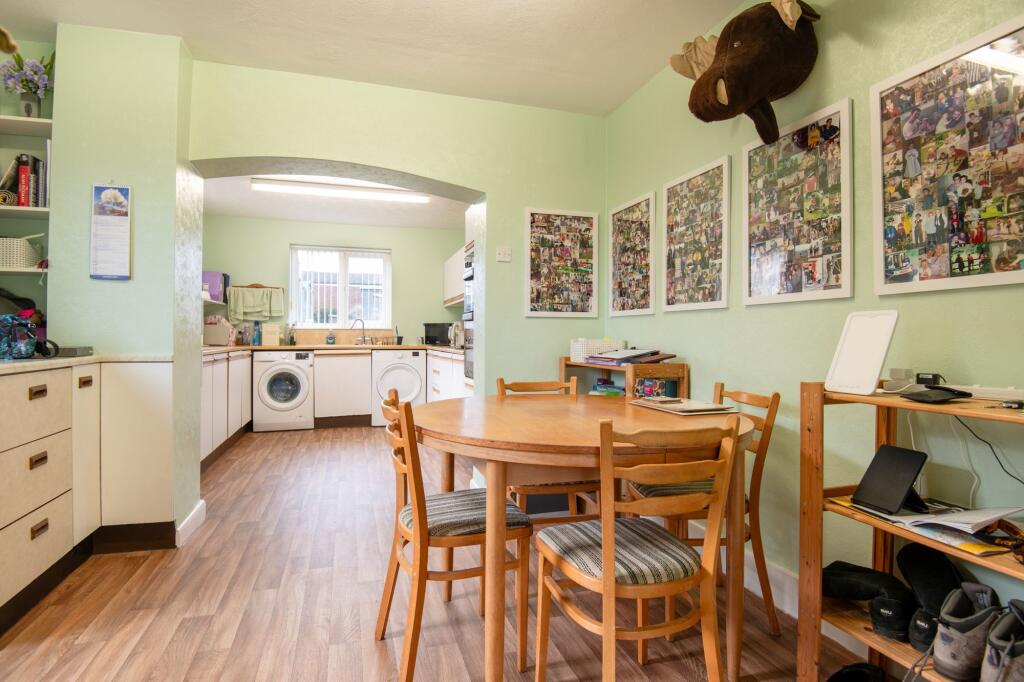 Windsor Road, Wellingborough, NN8 - View 2